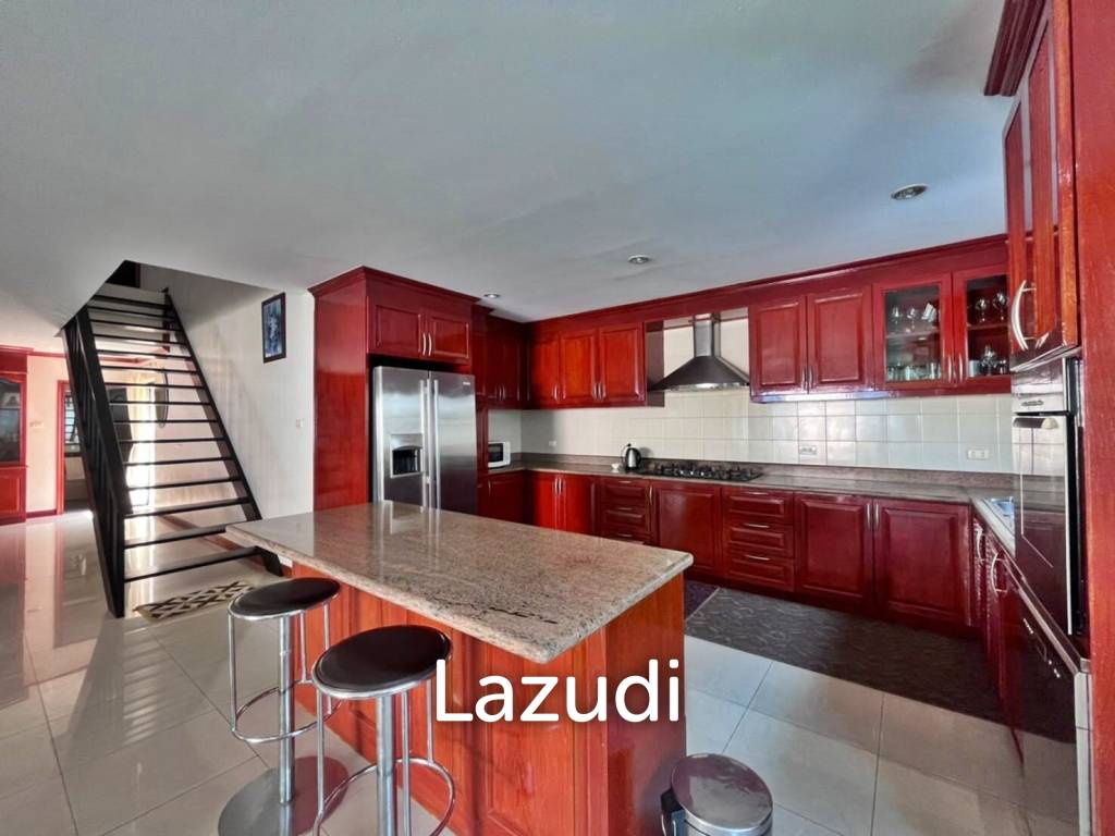 Pool Villa House in East Pattaya for Sale