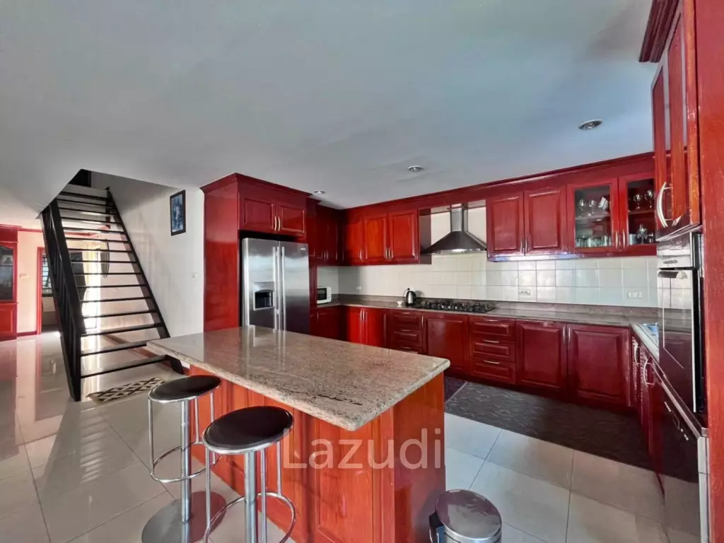 Pool Villa House in East Pattaya for Sale
