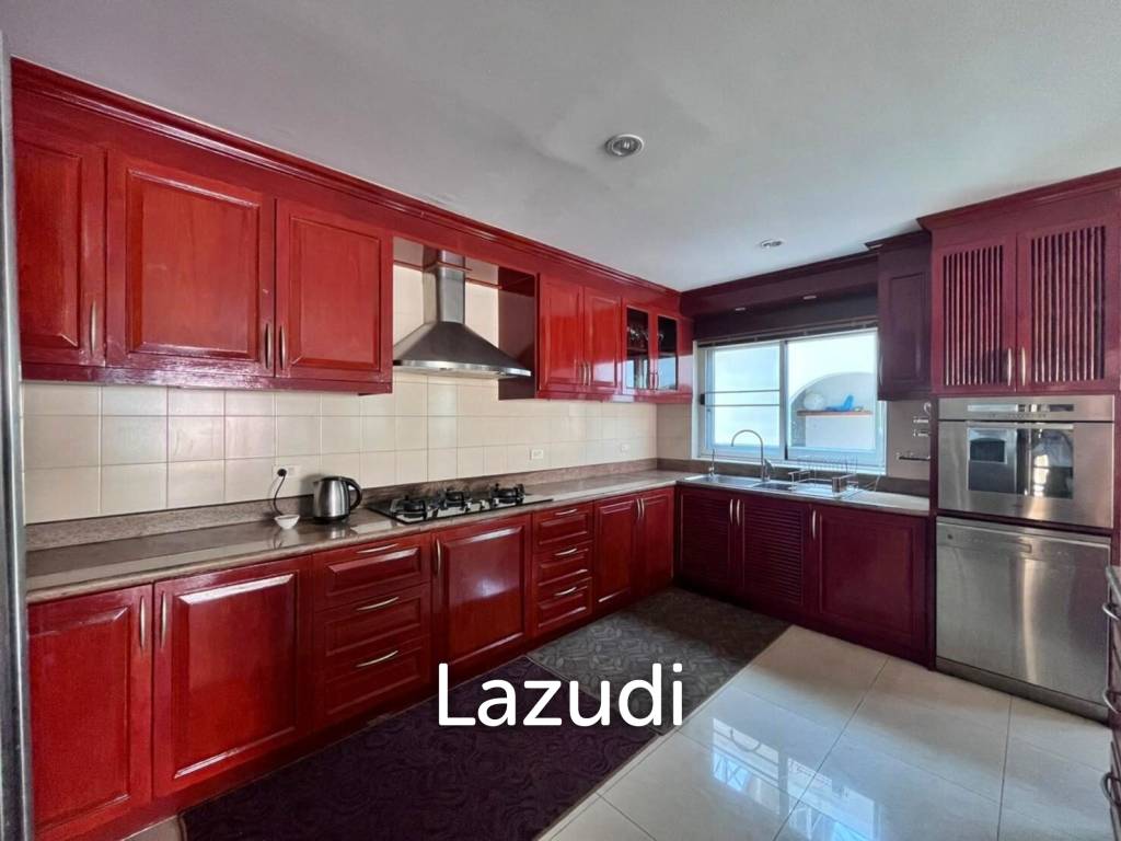 Pool Villa House in East Pattaya for Sale
