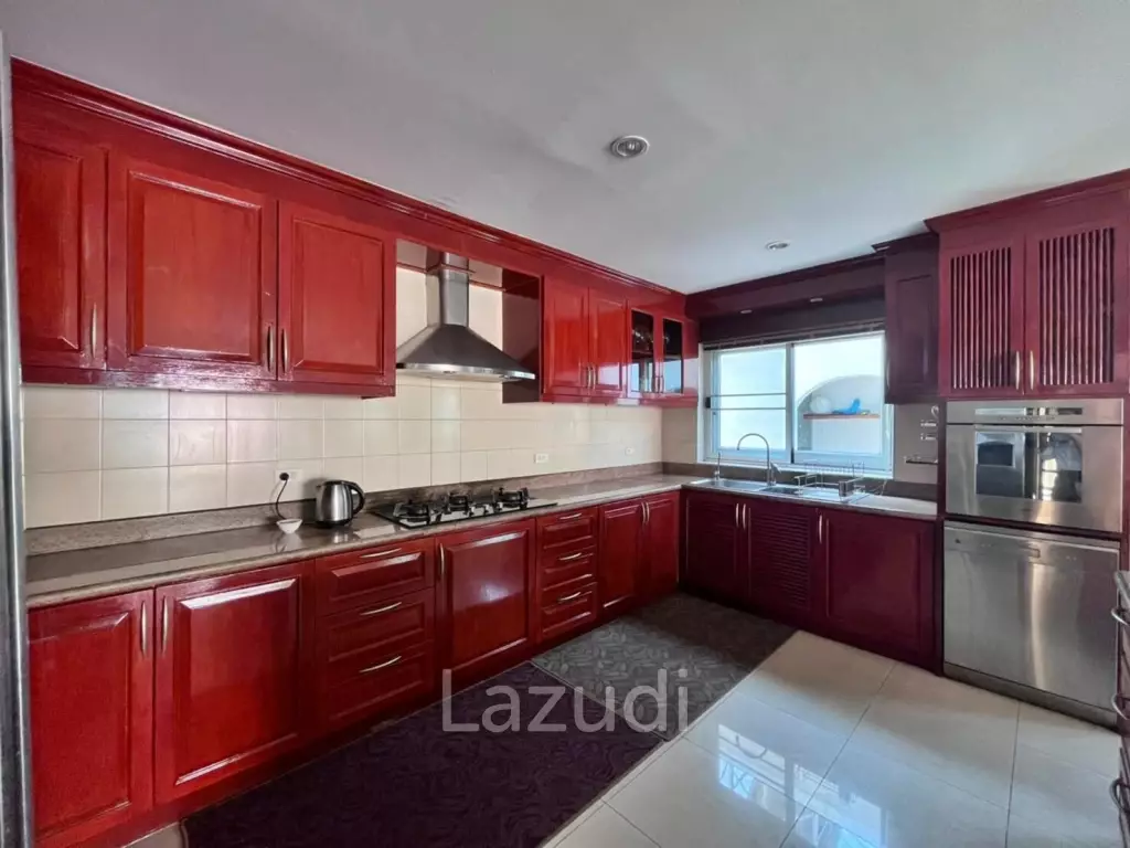 Pool Villa House in East Pattaya for Sale