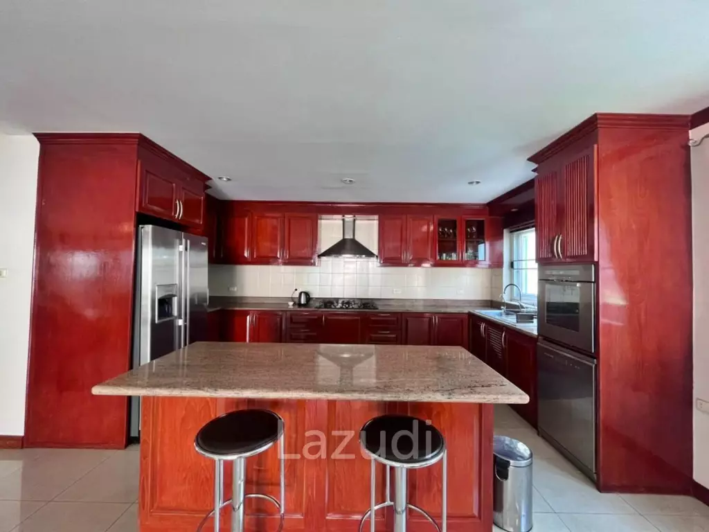 Pool Villa House in East Pattaya for Sale