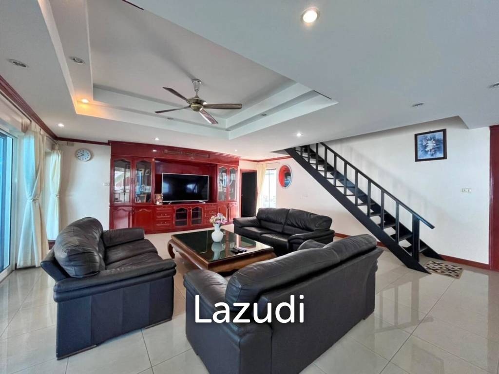 Pool Villa House in East Pattaya for Sale