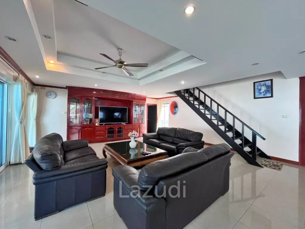 Pool Villa House in East Pattaya for Sale