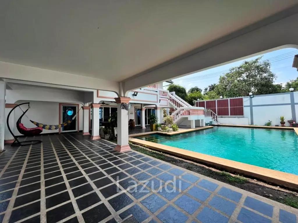 Pool Villa House in East Pattaya for Sale