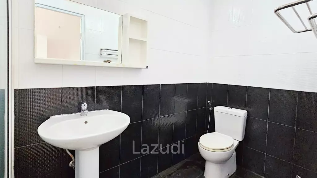 Commercial Building for Rent in Soi Kopai,