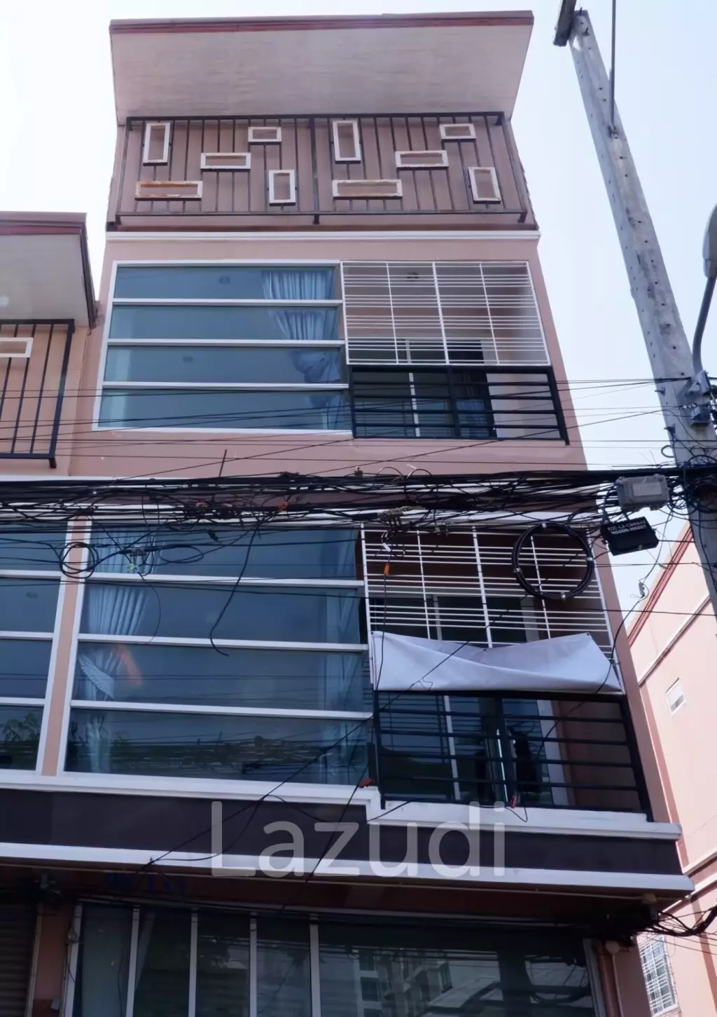 Corner Shophouse at East Pattaya for Sale