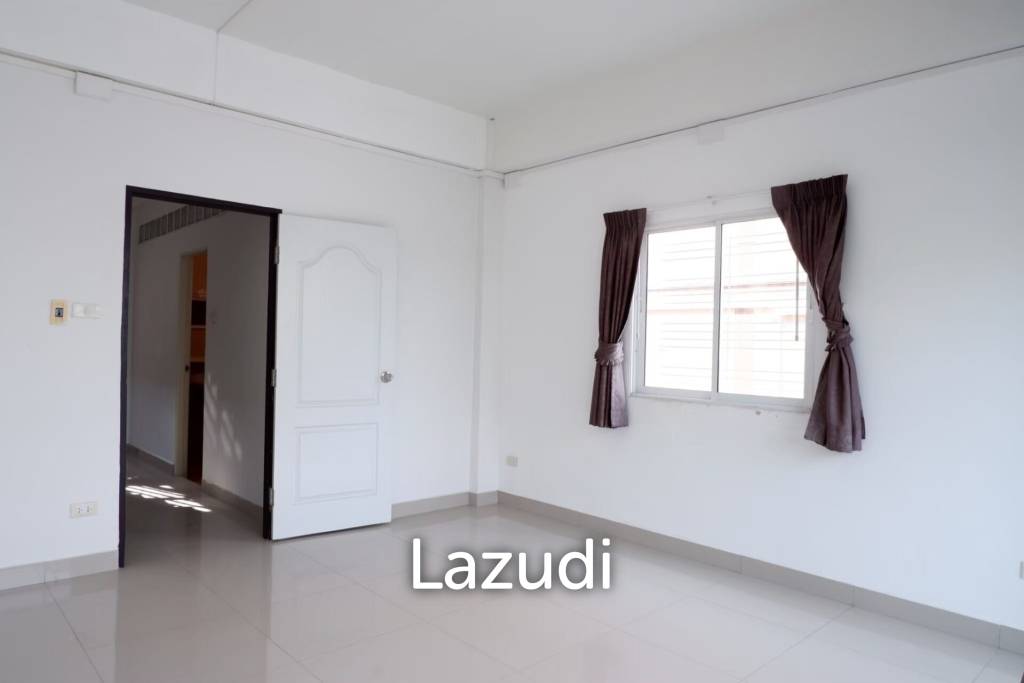 Corner Shophouse at East Pattaya for Sale