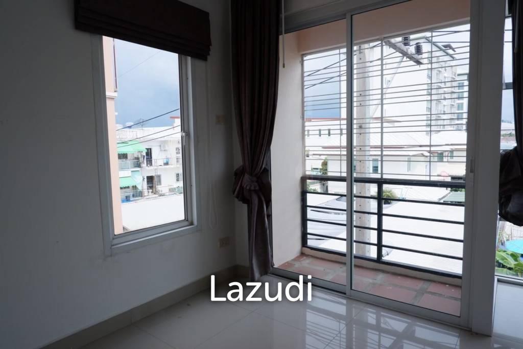 Corner Shophouse at East Pattaya for Sale