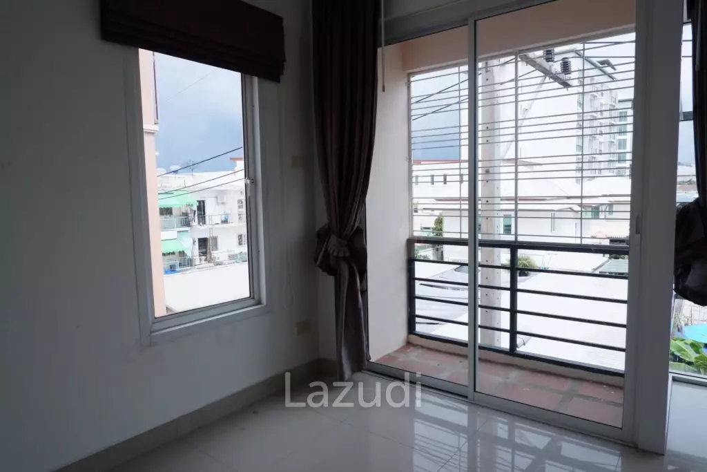 Corner Shophouse at East Pattaya for Sale