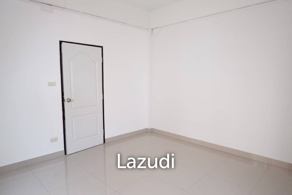 Corner Shophouse at East Pattaya for Sale