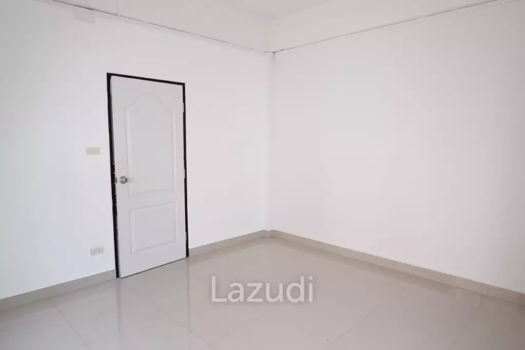 Corner Shophouse at East Pattaya for Sale
