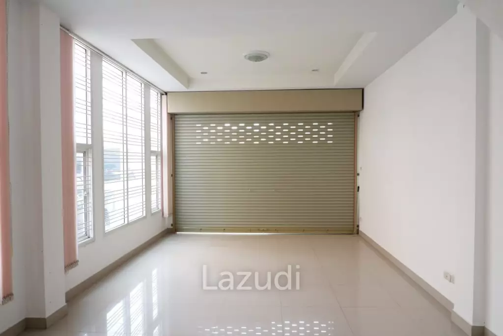 Corner Shophouse at East Pattaya for Sale