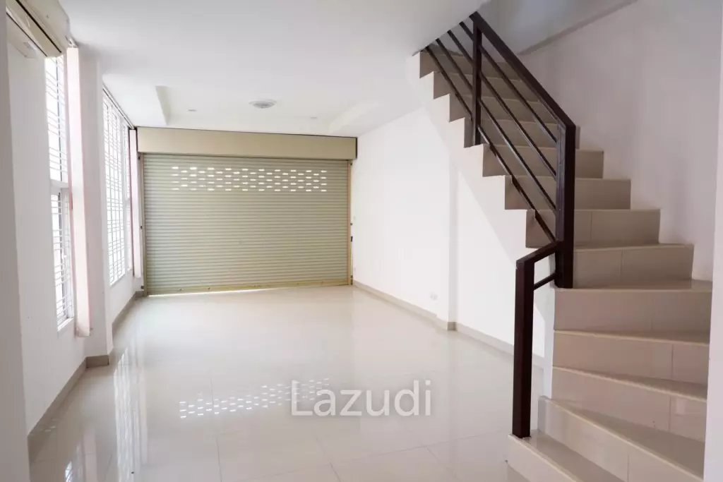 Corner Shophouse at East Pattaya for Sale
