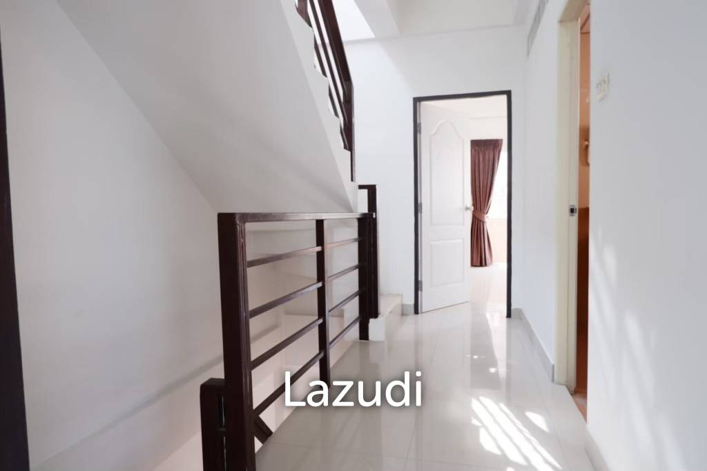 Corner Shophouse at East Pattaya for Sale