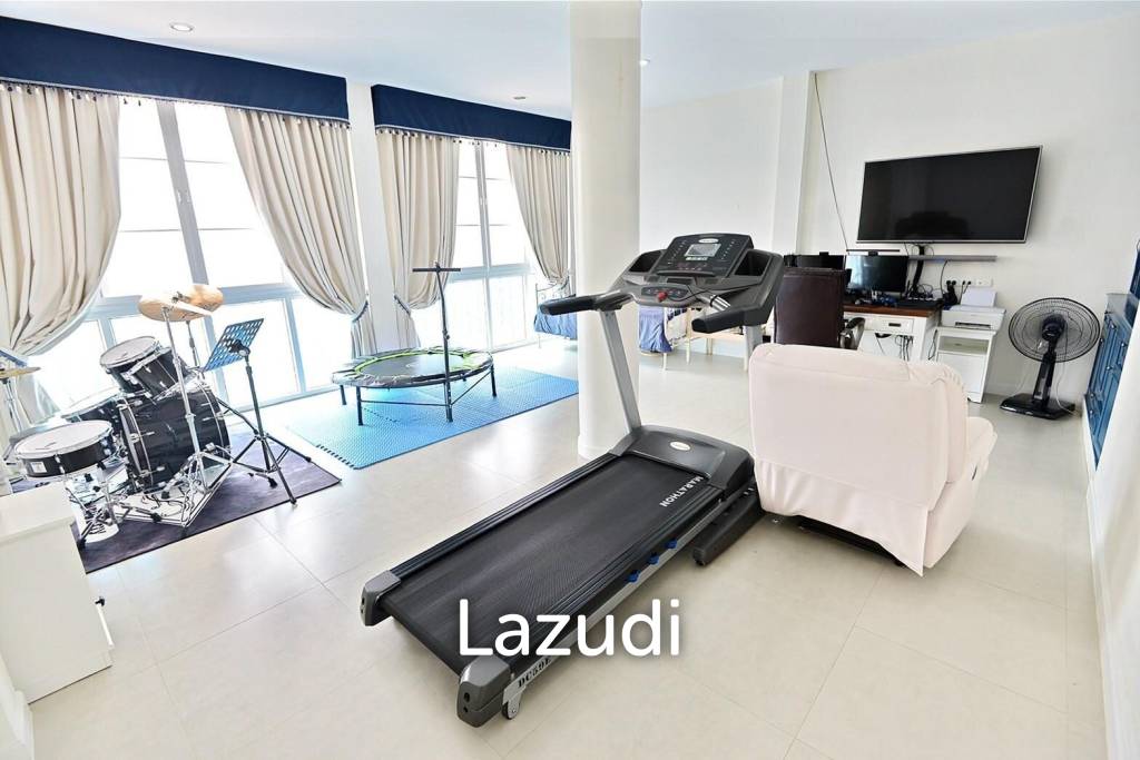 House With Private Swimming Pool for Rent
