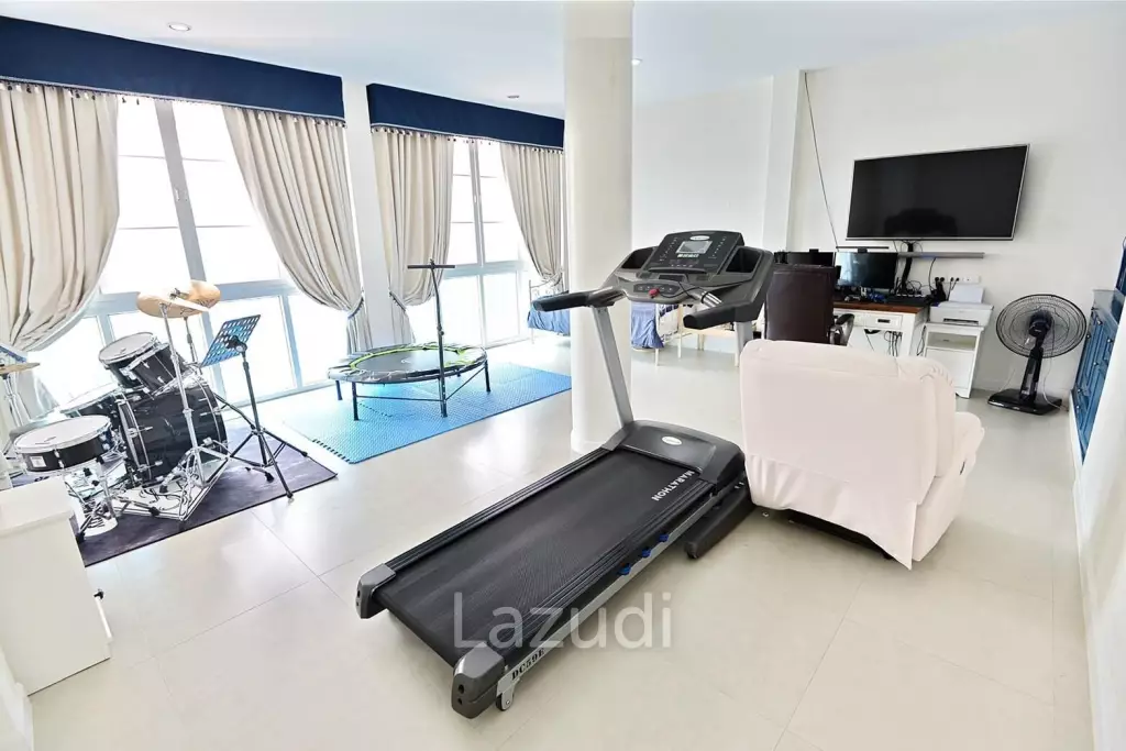 House With Private Swimming Pool for Rent