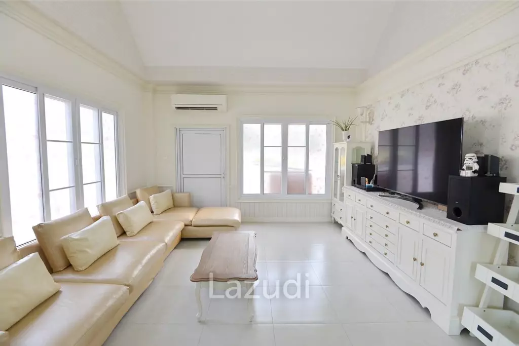 House With Private Swimming Pool for Rent