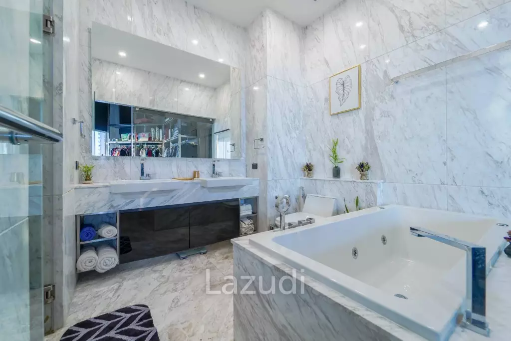 Executive Penthouse for Sale in The Palm