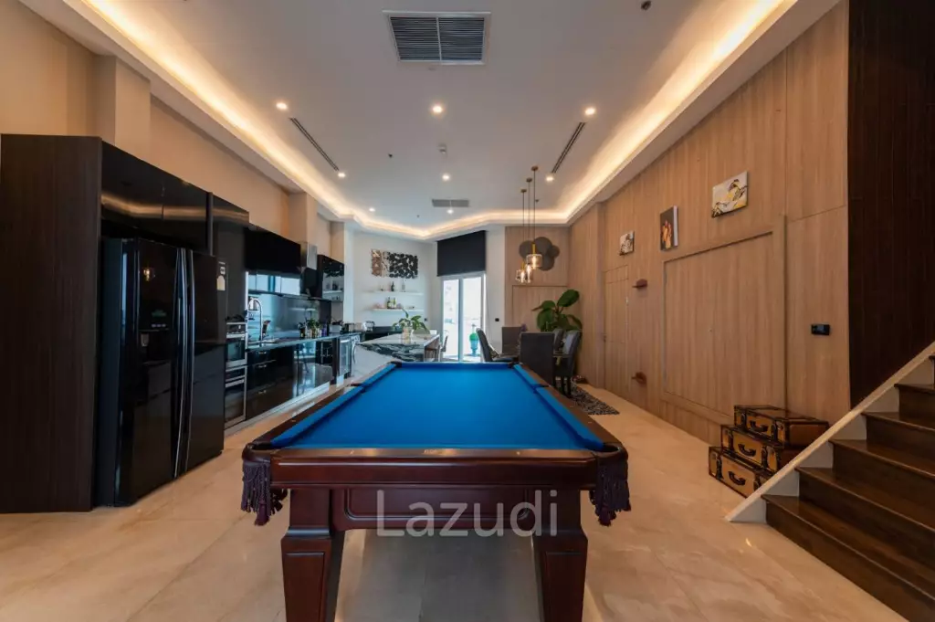 Executive Penthouse for Sale in The Palm