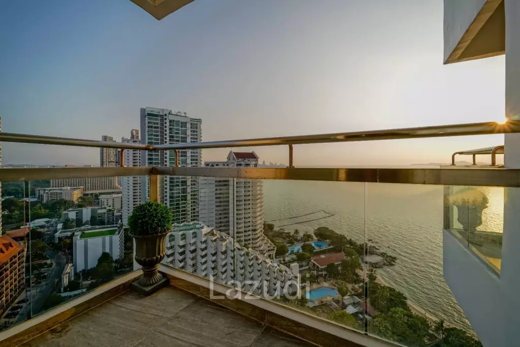 Executive Penthouse for Sale in The Palm