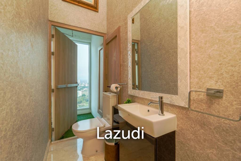 Executive Penthouse for Sale in The Palm