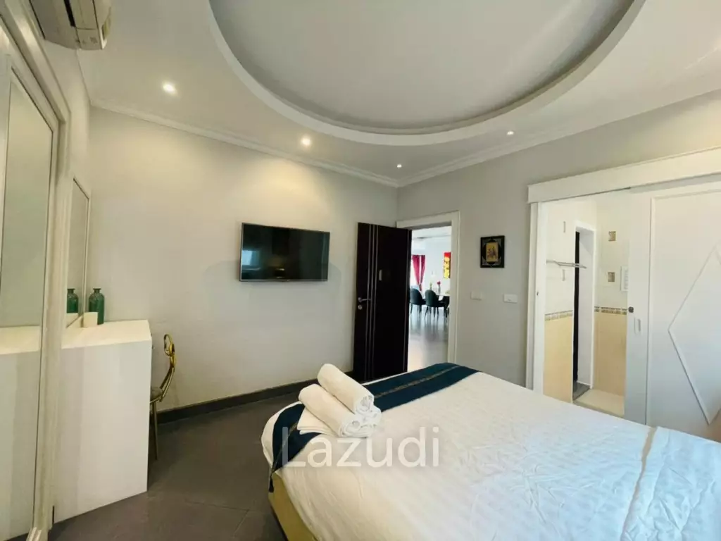 Modern Design Single House Pool Villa for Sale