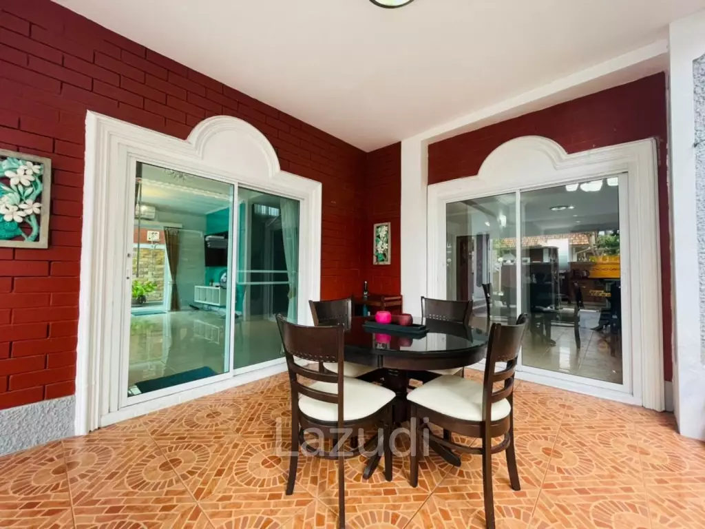 5 Bed Pattaya Pool Villa  for Sale