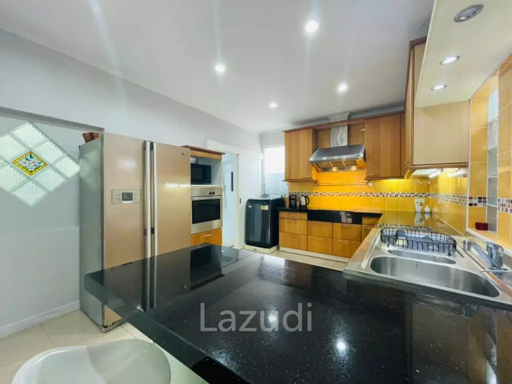 5 Bed Pattaya Pool Villa  for Sale
