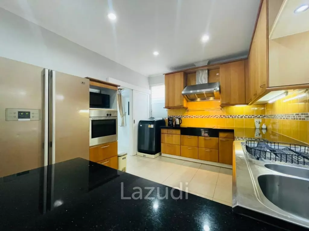 5 Bed Pattaya Pool Villa  for Sale