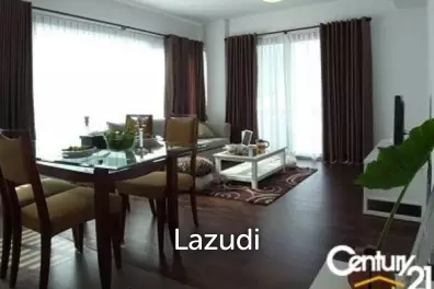 2 Bedrooms Beachfront Condo for Sale in Town