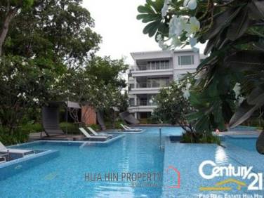 2 Bedrooms Beachfront Condo for Sale in Town