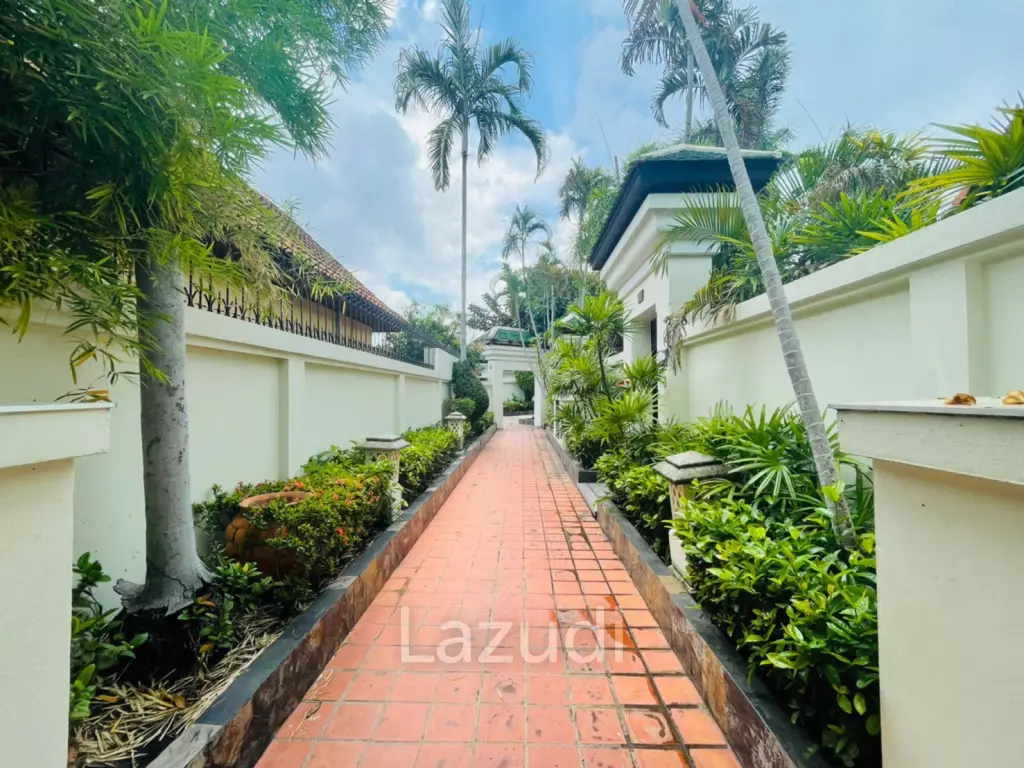 Jomtien Beach Pool Villa for Sale in Pattaya