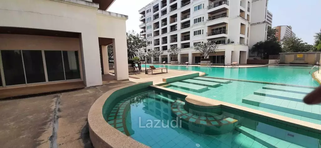 Large Studio for Sale in T.W. Condo Jomtien