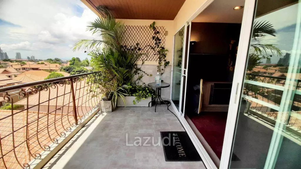 Large Studio for Sale in T.W. Condo Jomtien