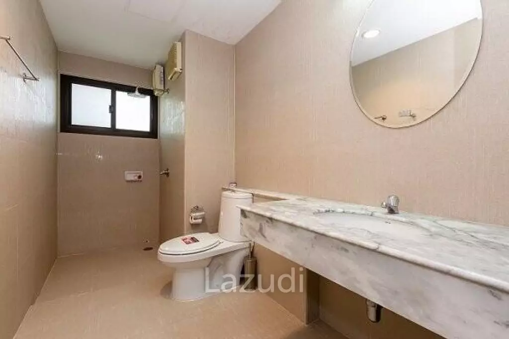 SANTI PURA : Luxury Penthouse Beach Side Condo