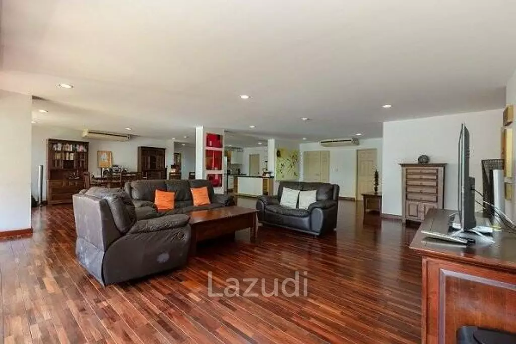 SANTI PURA : Luxury Penthouse Beach Side Condo