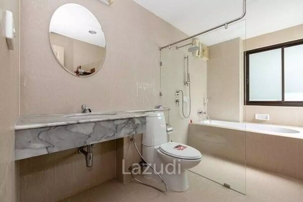 SANTI PURA : Luxury Penthouse Beach Side Condo