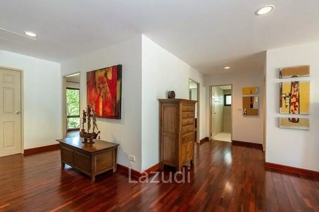 SANTI PURA : Luxury Penthouse Beach Side Condo