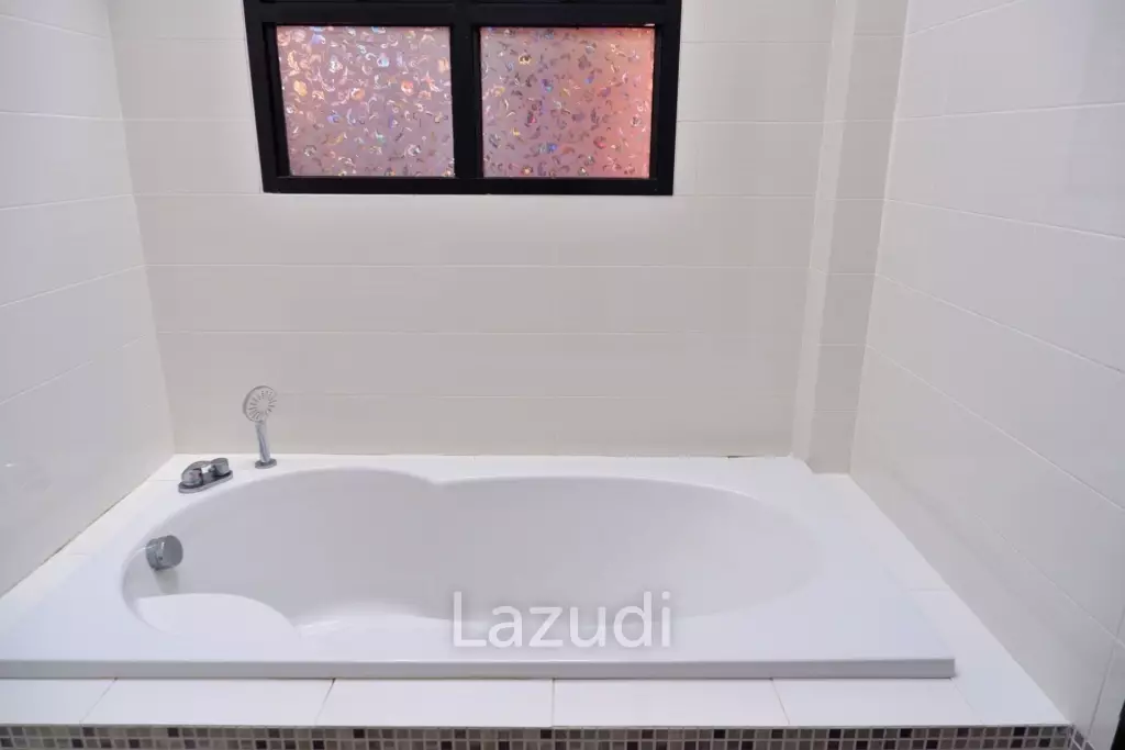 Dream House with Pool for Sale in Pattaya