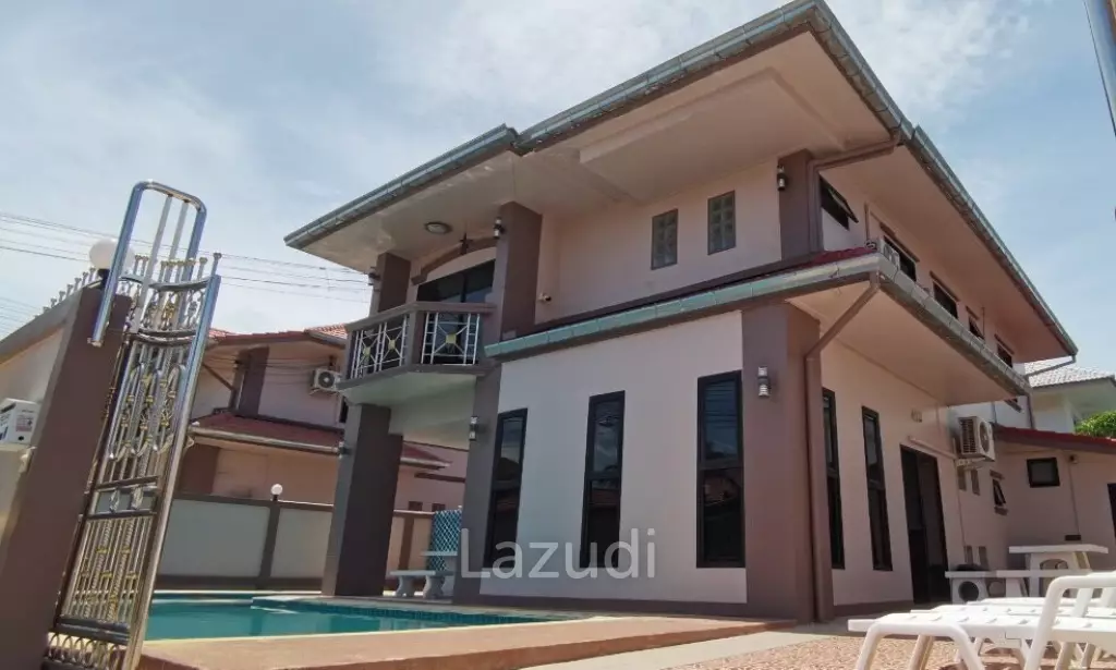Pool Villa House in Jomtien Pattaya for Sale