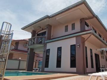Pool Villa House in Jomtien Pattaya for Sale