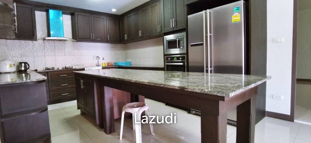 Pool Villa House in Jomtien Pattaya for Sale