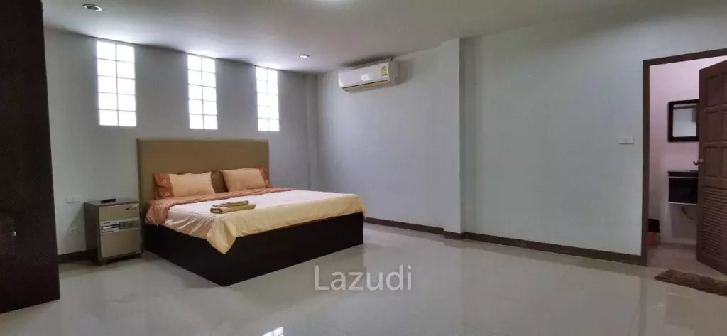 Pool Villa House in Jomtien Pattaya for Sale