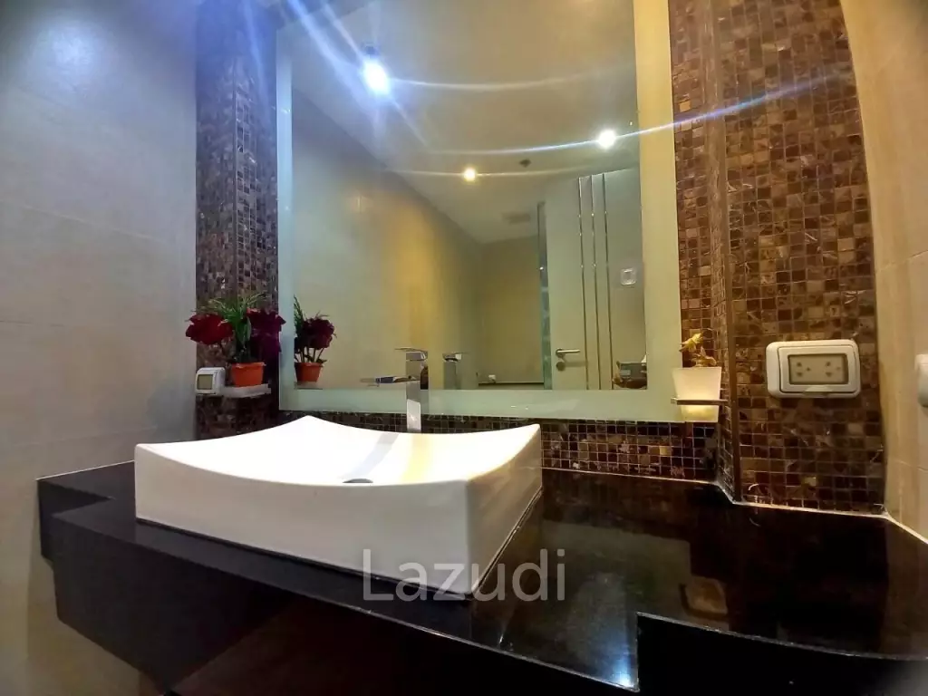 Pratumnak Hill Cosy Beach View Condo for Sale