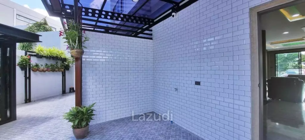3 Storey House for Sale in Mabprachan Lake