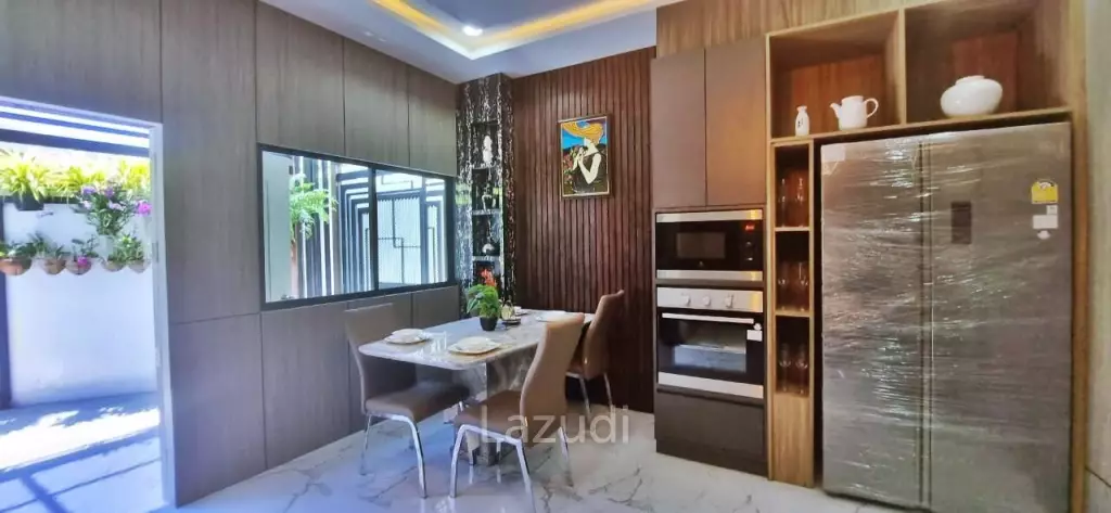3 Storey House for Sale in Mabprachan Lake
