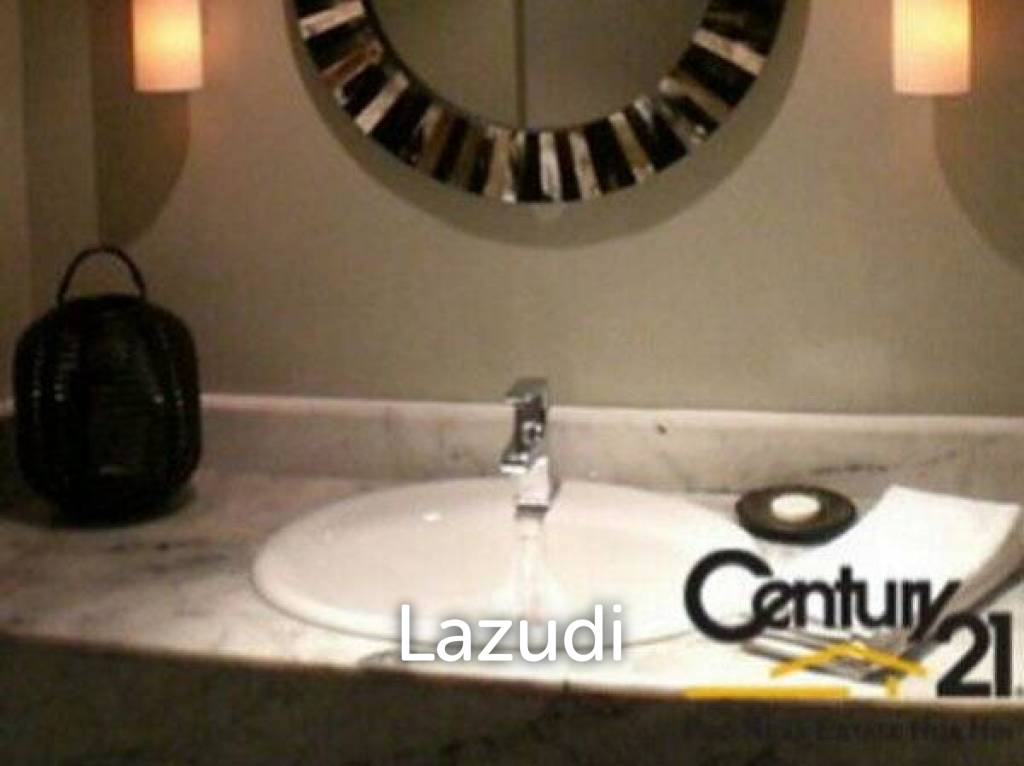 Three Bedroom Condominium with stunning Sea Views