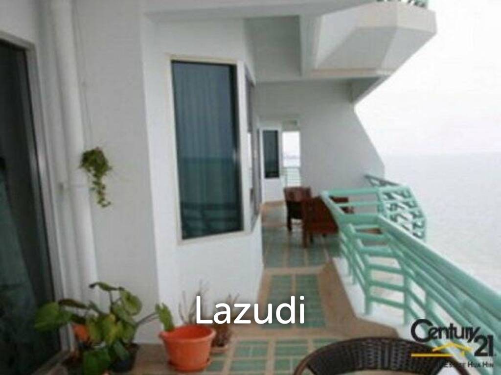 Three Bedroom Condominium with stunning Sea Views
