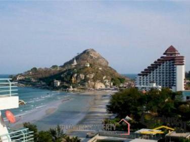 Three Bedroom Condominium with stunning Sea Views
