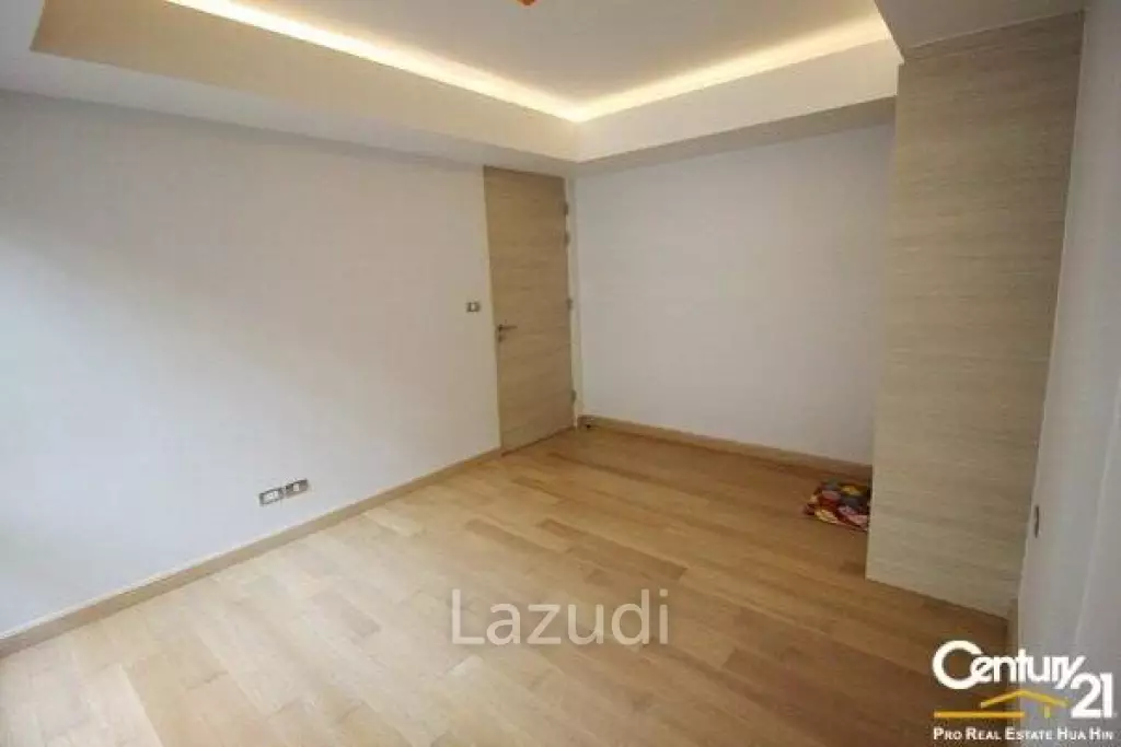 2 bedrooms condo close to the beach